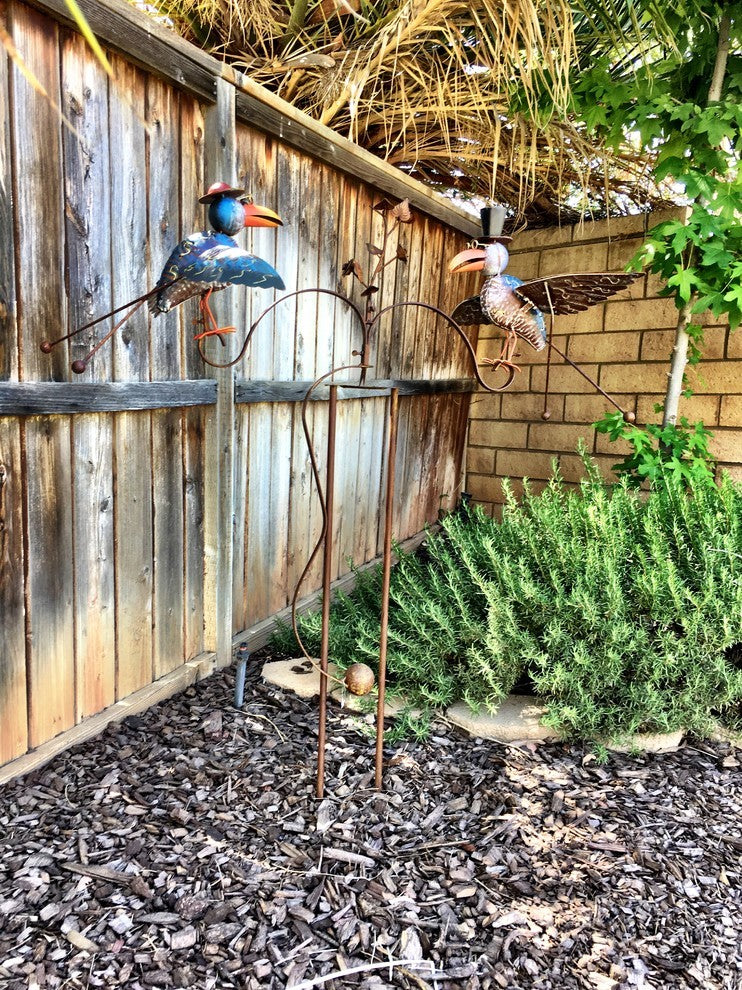 Metal Rustic Two Old Crows Balancing Garden Stake Outdoor Yard Art