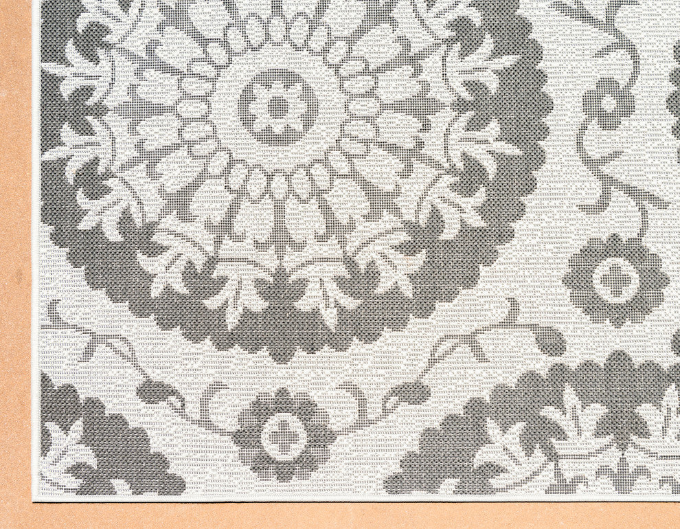 Unique Loom Yellow Medallion Outdoor 6' Square Rug