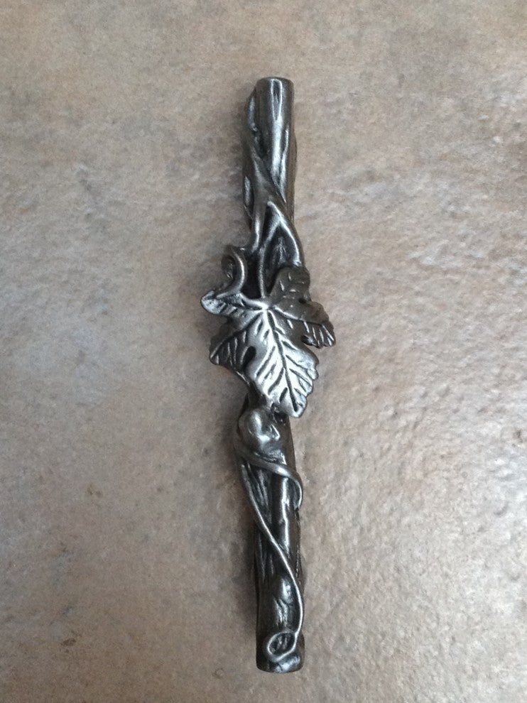 Grapevine With Leaf Pull, Oil Rub Bronze