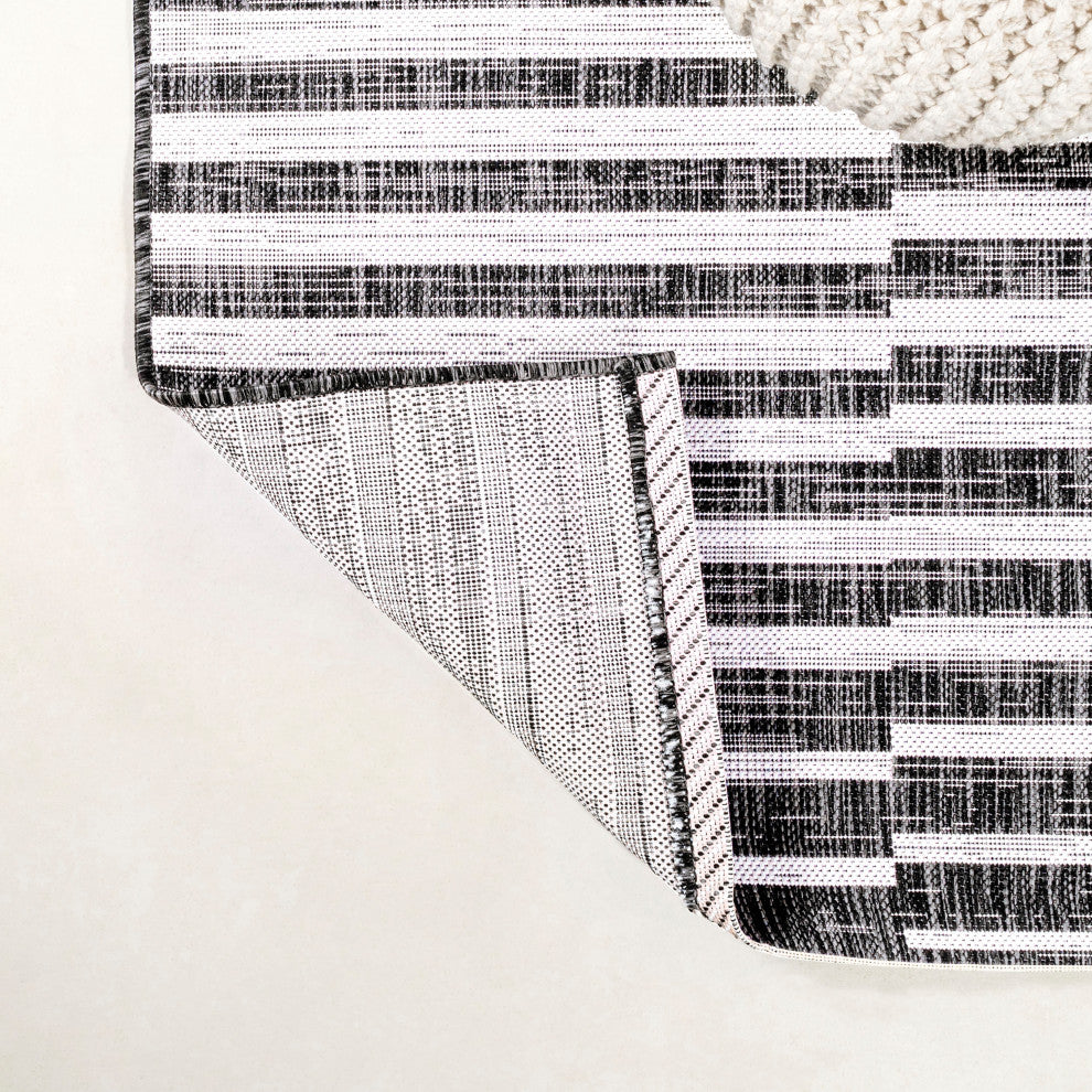 Sukie Modern Offset Stripe Indoor/Outdoor Area Rug, Black and Ivory, 4x6