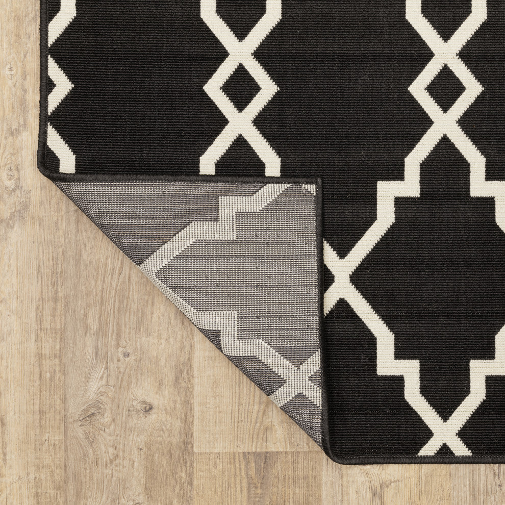Martinique Lattice Black/ Ivory Indoor/Outdoor Area Rug, 7'10"x10'10"