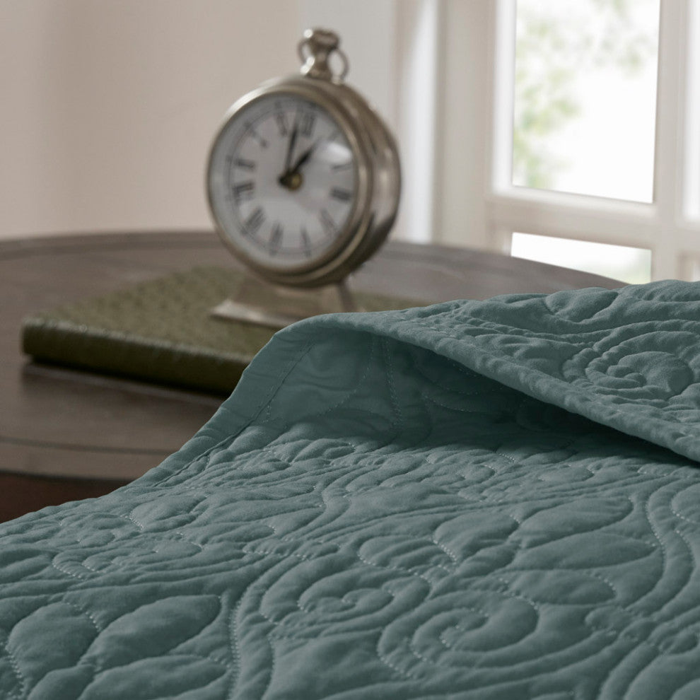 Madison Park Quebec 3 Piece Reversible Quilt Set