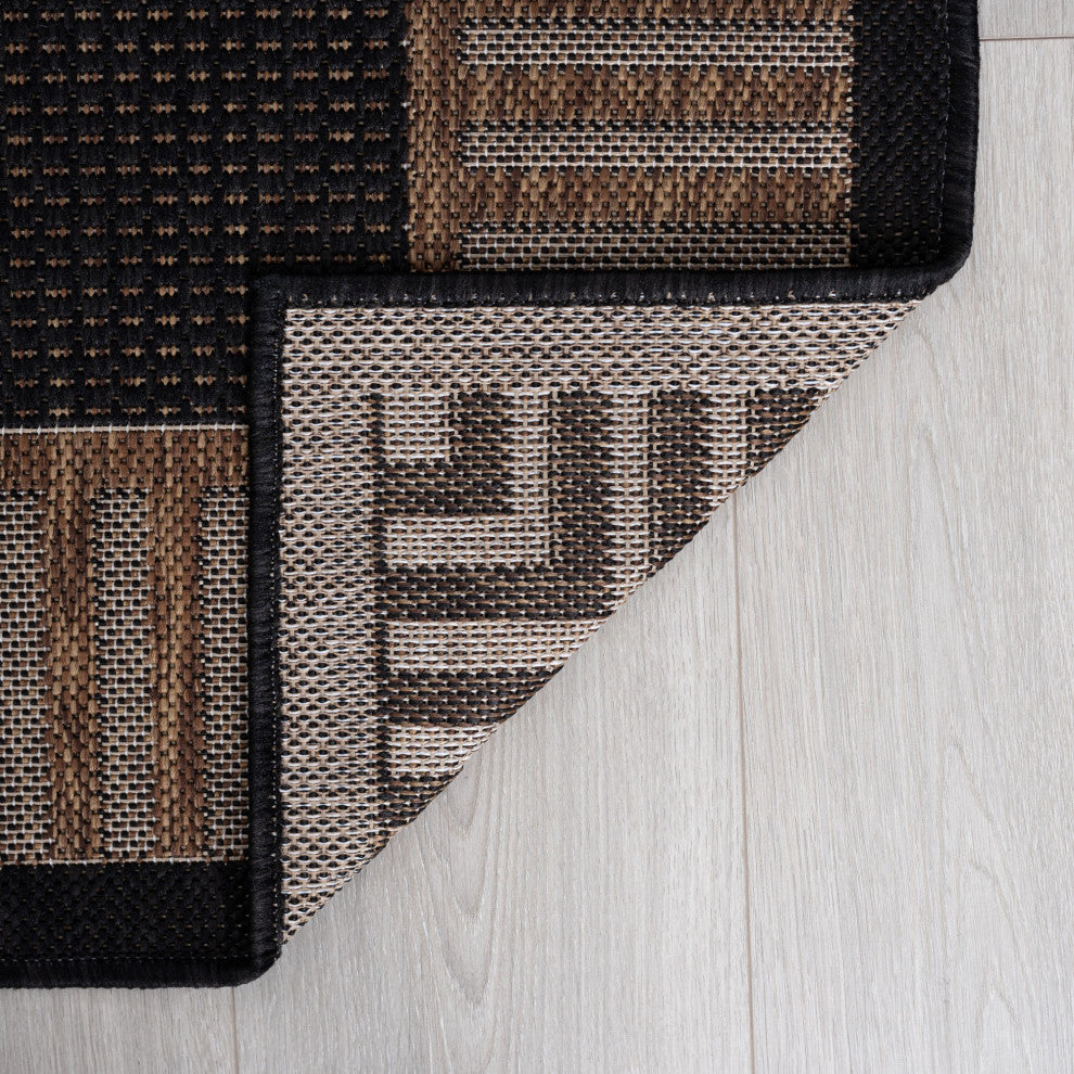 Dania Transitional Solid Border Black/Gold Round Indoor/Outdoor Area Rug, 5'