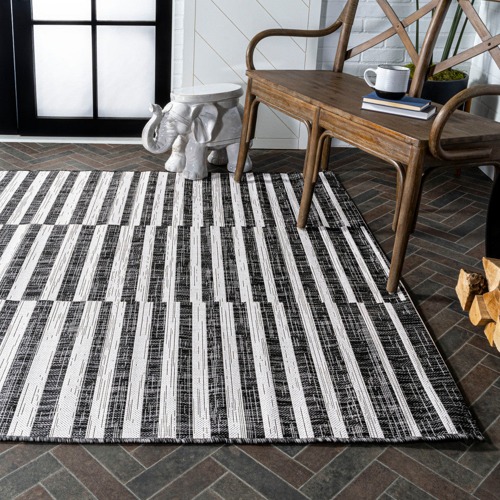 Sukie Modern Offset Stripe Indoor/Outdoor Area Rug, Black and Ivory, 4x6