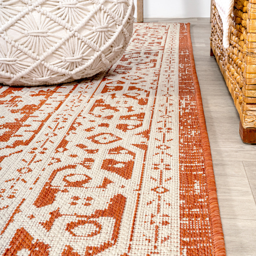 Sinjuri Medallion Textured Weave Indoor/Outdoor, Orange/Cream, 5' Square