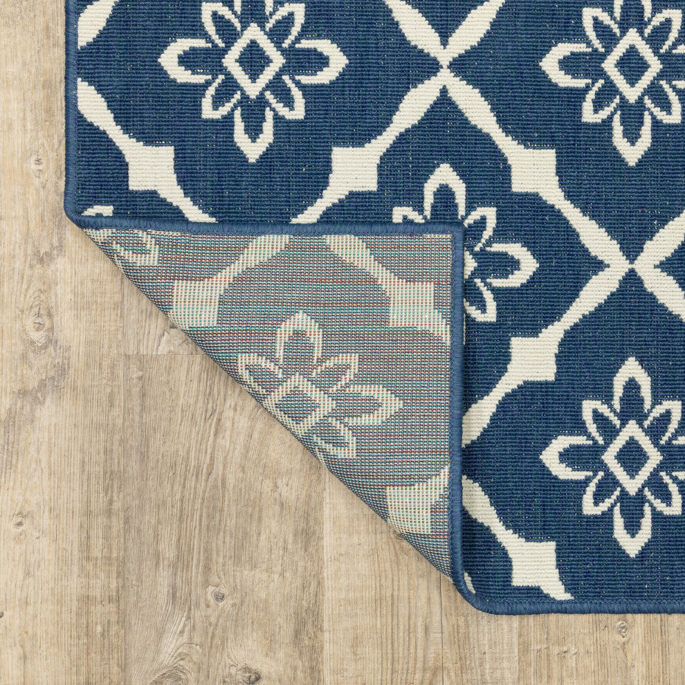Madelina Lattice Navy and Ivory Indoor or Outdoor Area Rug, 5'3"x7'6"