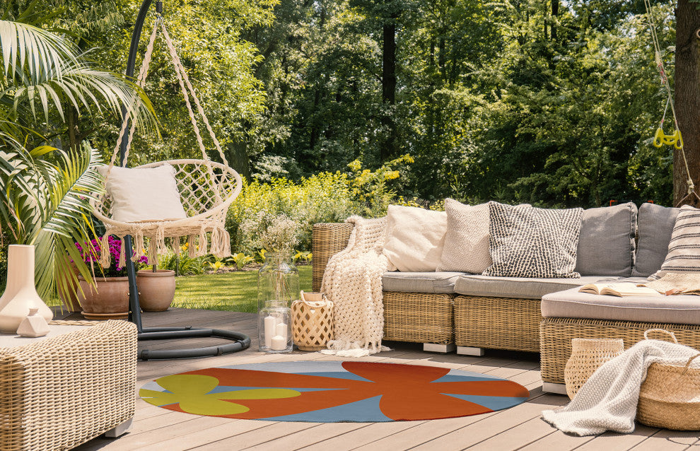 Bold Flowers Modern & Contemporary Chenille Area Rug