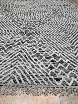Handwoven Wool Black Contemporary Geometric Punja Killim Rug, 4'x6'