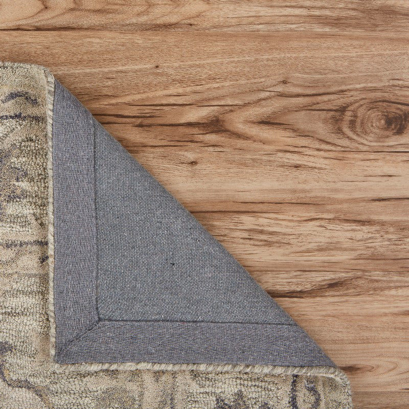 5" x 8" Pale Green and Cream Decorative Area Rug