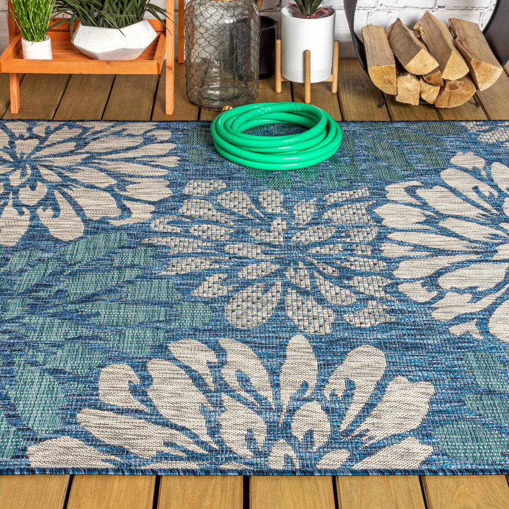 Zinnia Modern Floral Textured Weave Indoor/Outdoor Area Rug