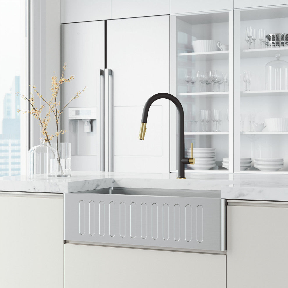 VIGO Greenwich 18" H Single Handle Pull-Down Sprayer Kitchen Faucet, Matte Black/Matte Brushed Gold, No Sensor, Without Extras
