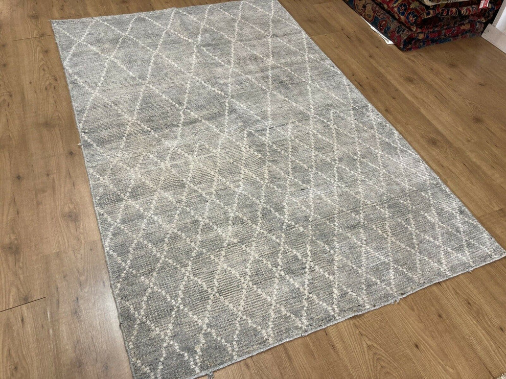 Handmade Banana Silk Gray Rug 5x7 Transitional Carpet