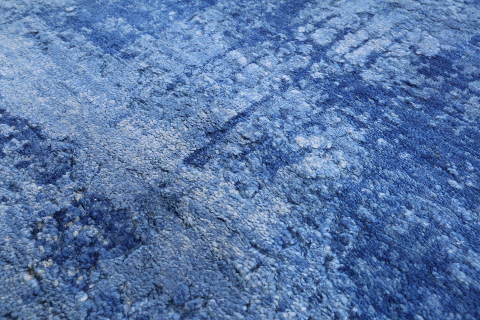 7' 11" X 10' 1" Hand Knotted Modern Wool and Silk Rug Q7147