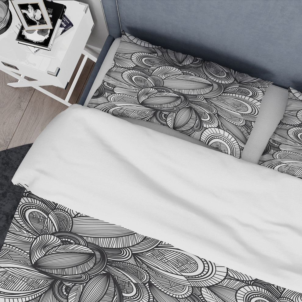 Geometric Leaves in Black and White Abstract Duvet Cover, King