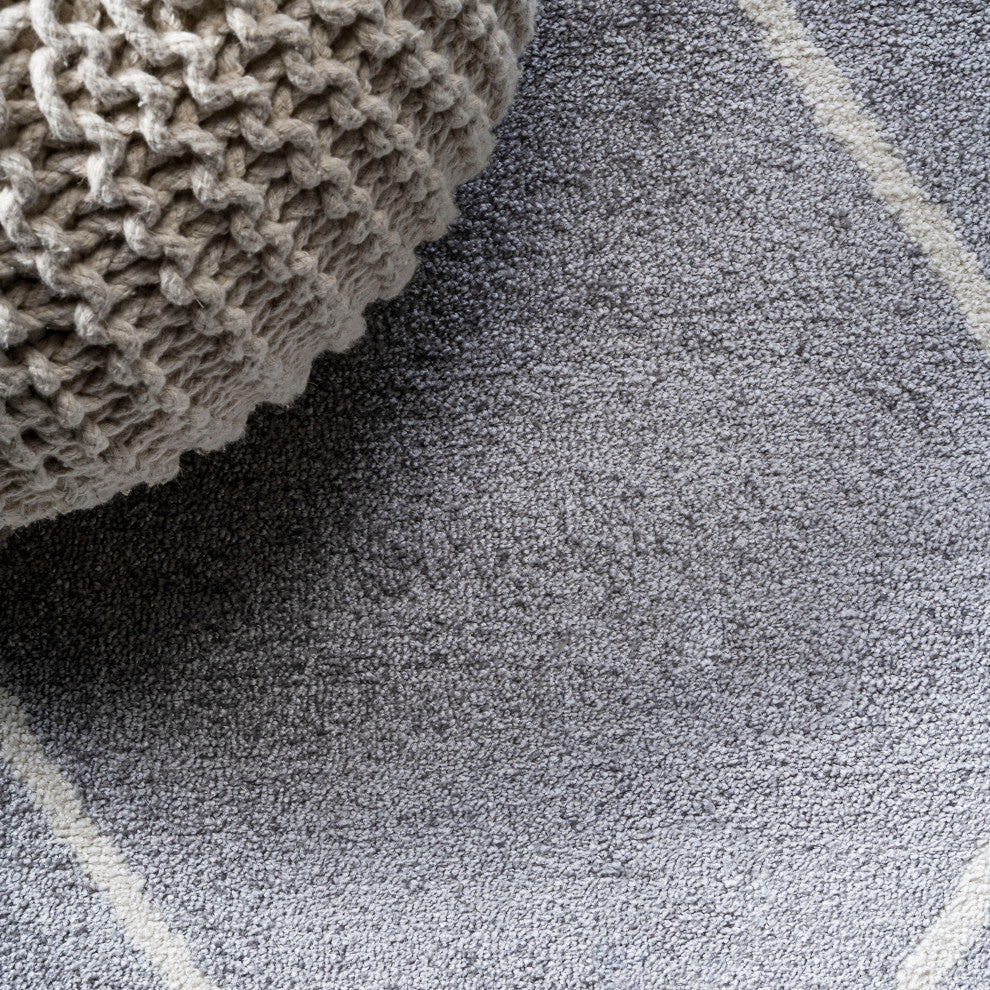 Cole Minimalist Diamond Trellis Light Gray/White 4'x6' Area Rug