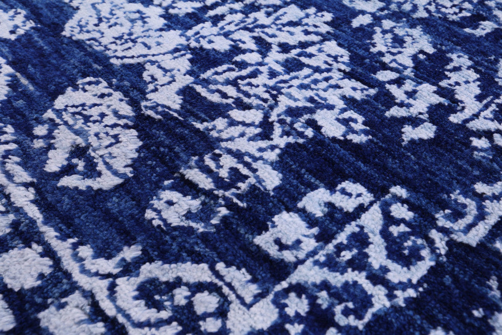 6' 0" X 9' 5" Wool & Silk Persian Hand Knotted Rug - Q15524