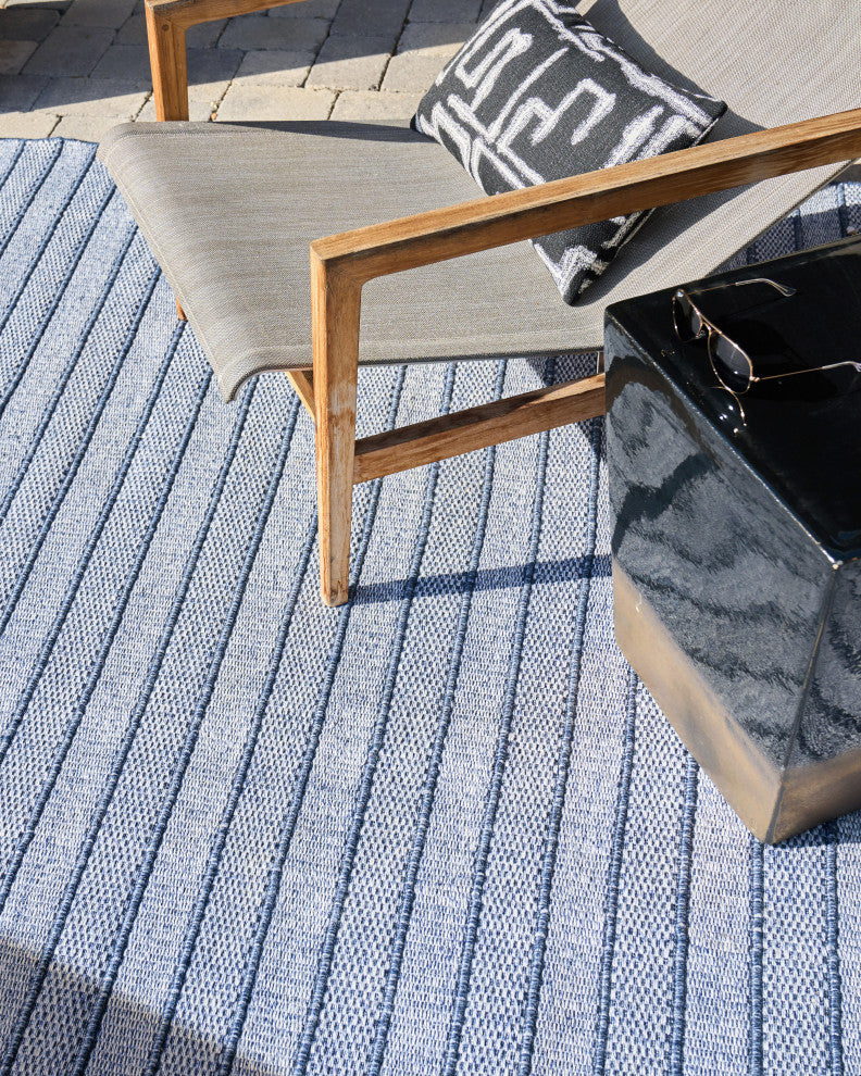 Nova Indoor/Outdoor Handmade Flatwoven PET yarn Blue Area Rug, 5'x8'