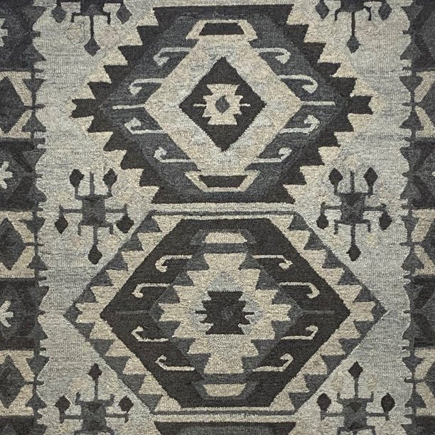 7" x 9" Gray and Ivory Classic Decorative Area Rug