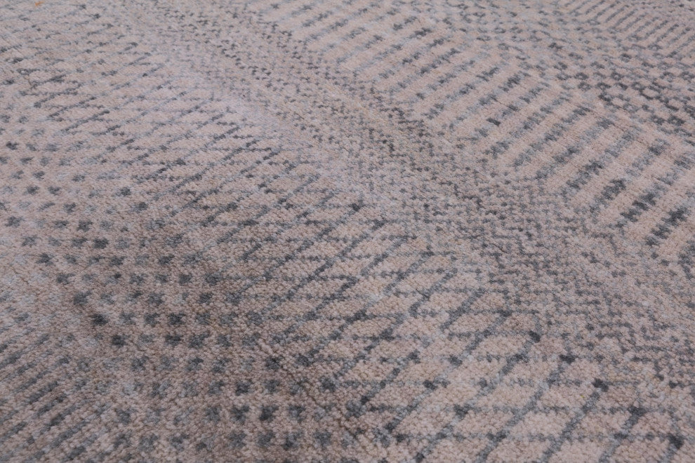 8' 2" X 10' 3" Savannah Grass Hand-Knotted Wool and Silk Rug Q12009