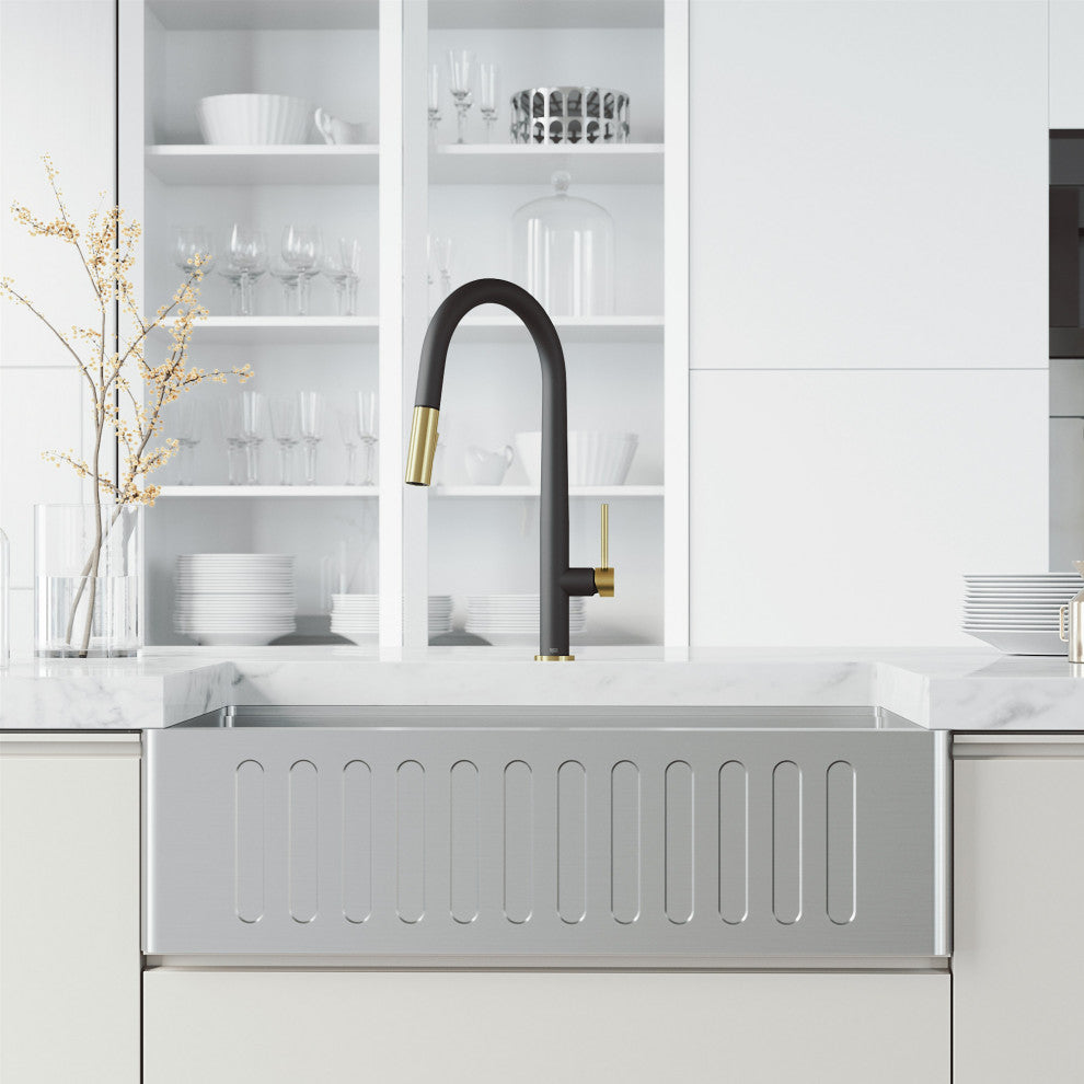 VIGO Greenwich 18" H Single Handle Pull-Down Sprayer Kitchen Faucet, Matte Black/Matte Brushed Gold, No Sensor, Without Extras