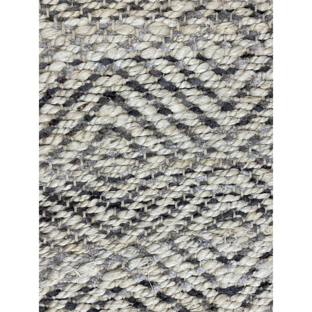 7" x 9" Tan and Gray Ornate Geometric Area Rug