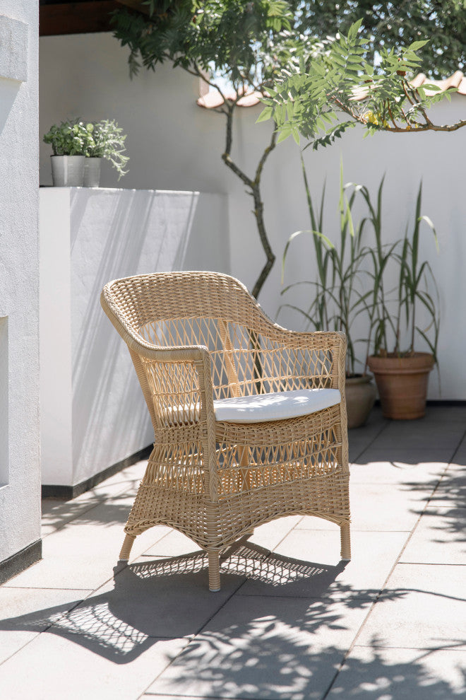 Charlot Chair With Cushion, Natural Finish, Snow White Upholstery