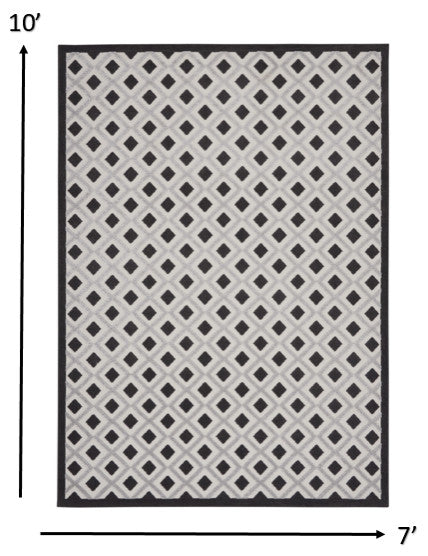 7' X 10' Black And White Geometric Indoor Outdoor Area Rug