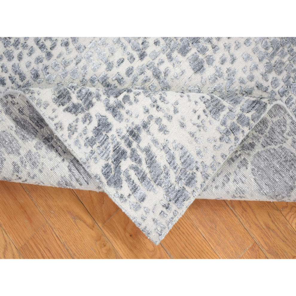 Ivory, Modern Design, Hand Knotted Plant Based Silk with Wool Rug, 4'0" x 6'0"
