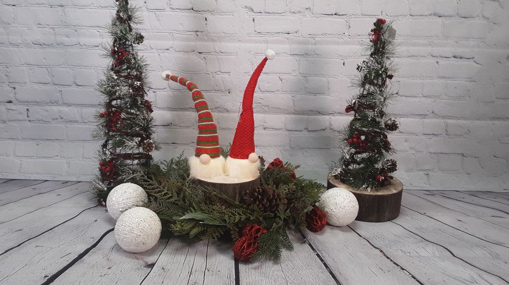Christmas Gnomes, Red Green