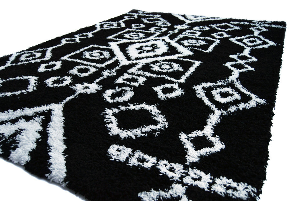 Matlock Spirits Diamonds Shag Rug - White and Black - 5' X 7' 2"
