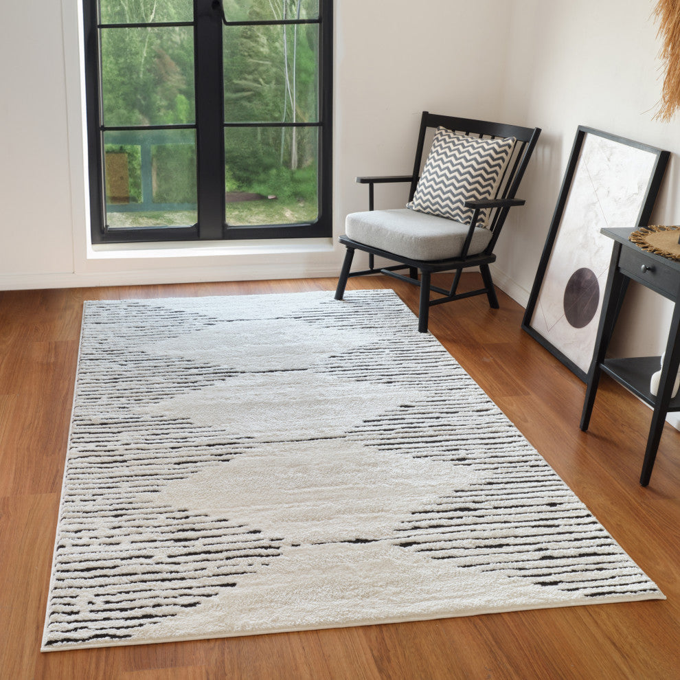 Monotone Moroccan White Power-Loom Area Rug 5' x 7'6"