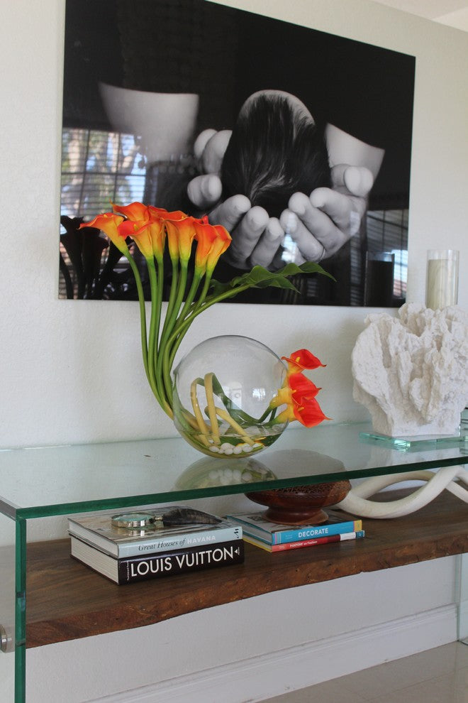 Crosswinds vase with calla lilies, Mango
