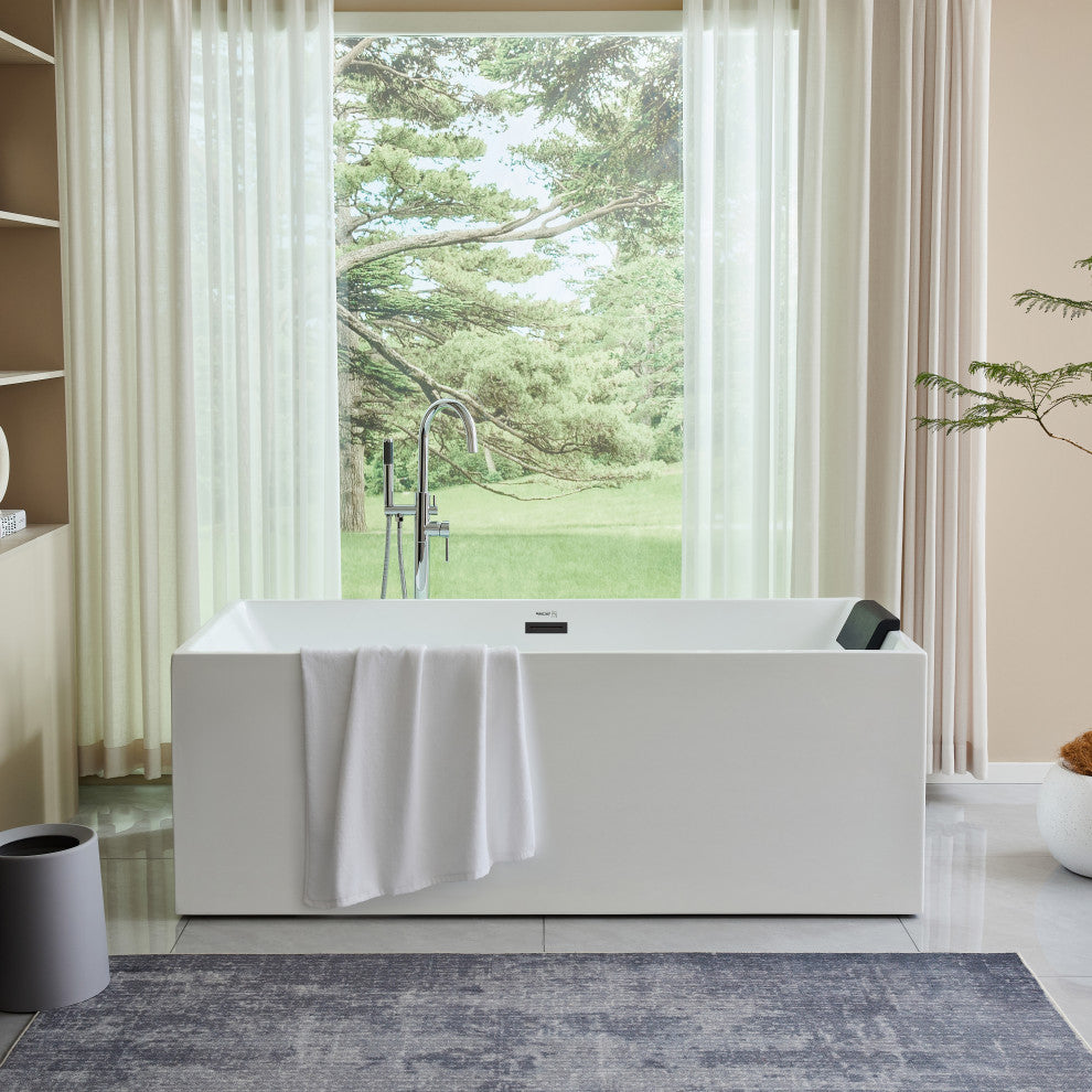 67" Freestanding Acrylic Bathtub, White/Matte Black
