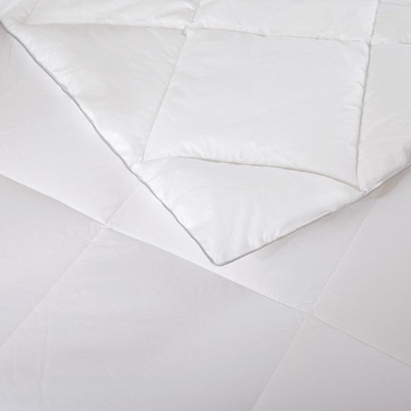 Madison Park 1000T CVC Thread Count Cotton Blend Down Comforter, Full/Queen