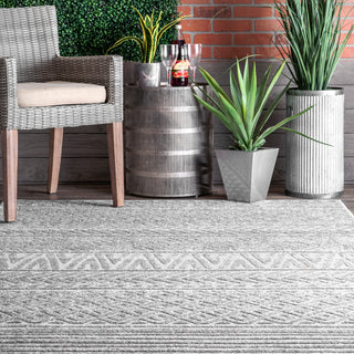 Nuloom Kamryn Tribal Indoor/Outdoor Striped Area Rug, Grey 6'7"x9'