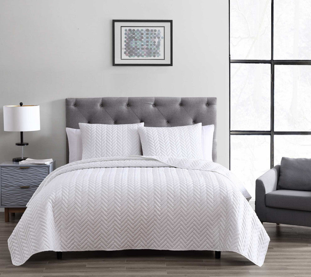 The Nesting Company Birch 3 Piece Quilt and Pillow Sham Set - Queen - White