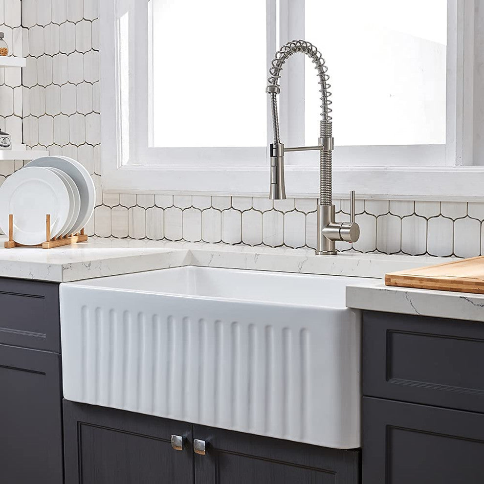 33" L X 18" W Farmhouse Kitchen Sink With Grid and Strainer