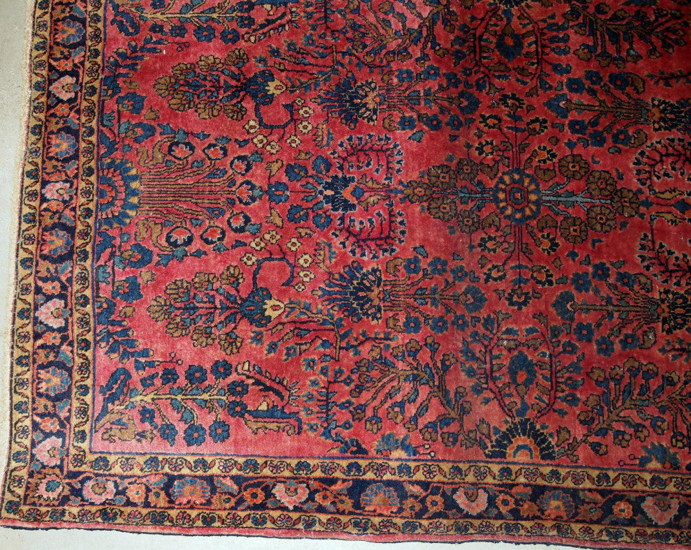 Handmade antique Persian Sarouk rug 3.7' x 5.4' (112cm x 164cm) 1920s