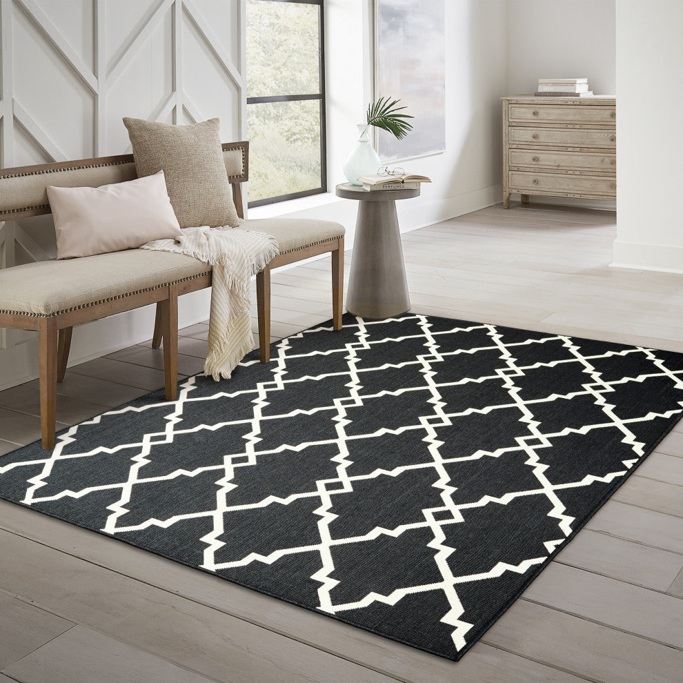 Martinique Lattice Black/ Ivory Indoor/Outdoor Area Rug, 8'6"x13'