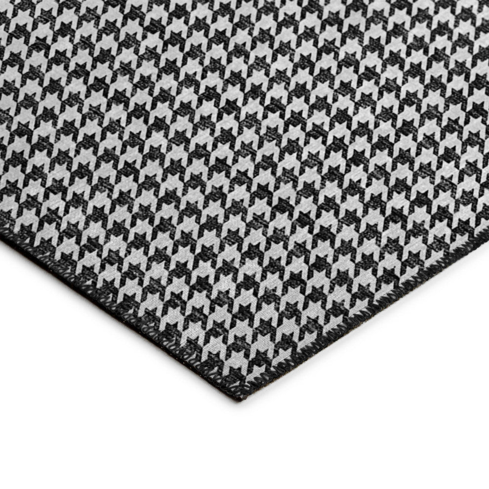 Indoor/Outdoor Hinton HN1 Black Machine Washable 8' x 8' Rug