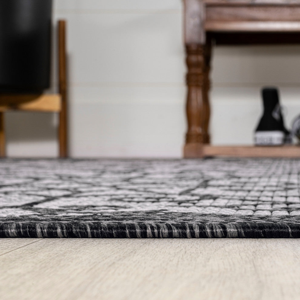 Madrid Vintage Filigree Textured Weave Indoor/Outdoor, Gray/Black, 5' Square