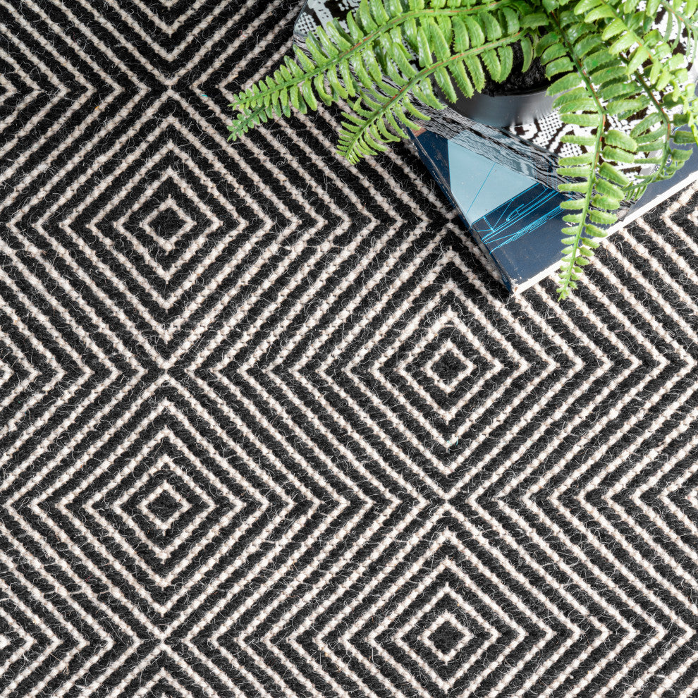 Nuloom Hand-Tufted Trellis Rug, Black 5'x8'