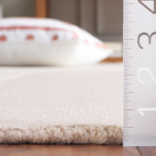 Safavieh Couture Ebony Collection EBN125 Rug, Beige/Ivory, 2'3"x9'