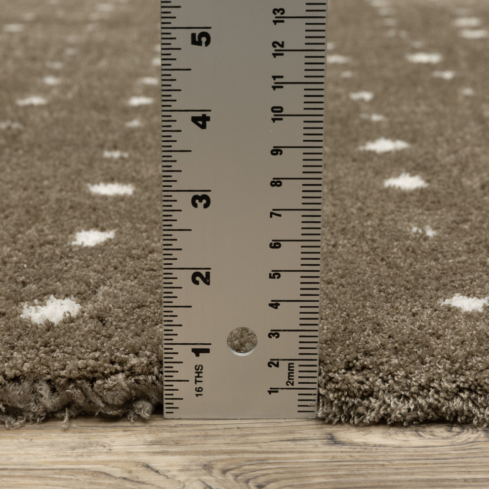 Greer Transitional Geo Dots Mink Brown/ Ivory Area Rug, 6'7" x 9'6"