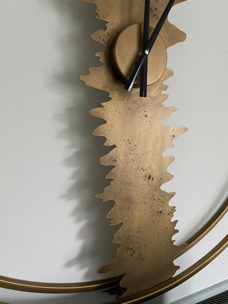 Trunk clock