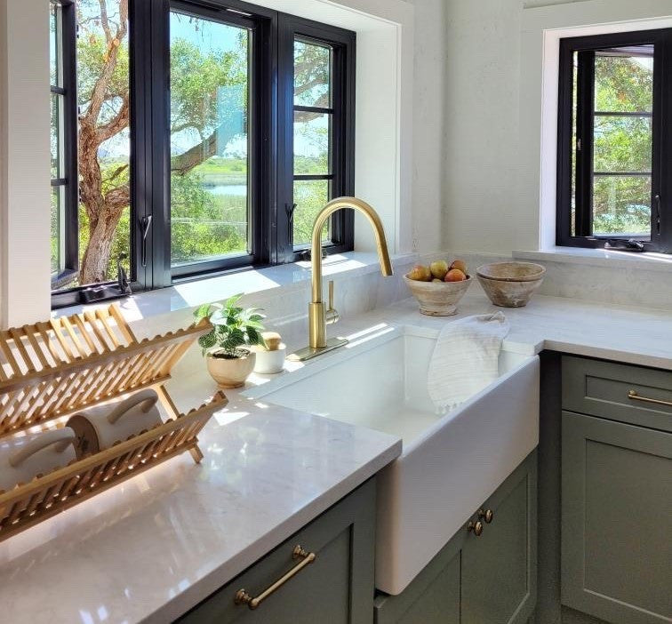 Austen Crisp White Fireclay 33" Single Bowl Farmhouse Undermount Kitchen Sink