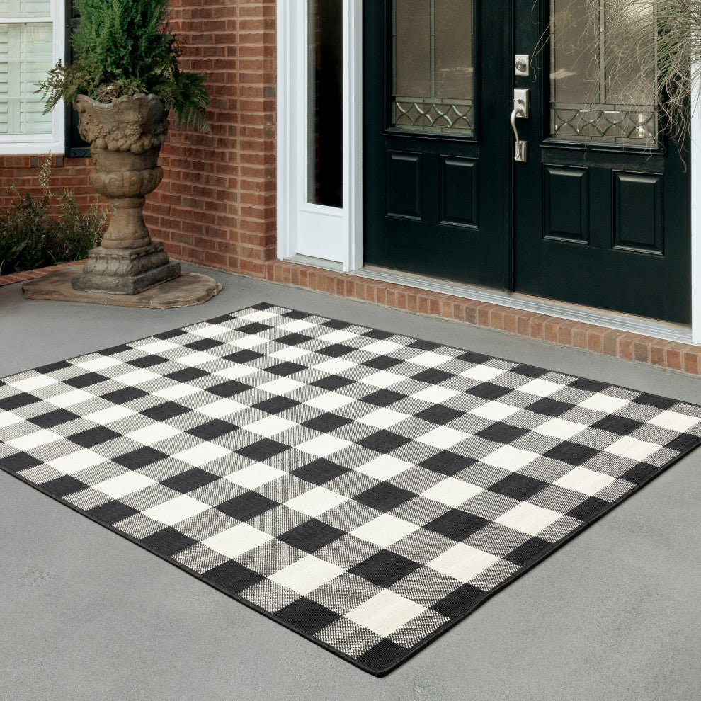 Martinique Gingham Check Black/ Ivory Indoor/Outdoor Area Rug, 7'10"x10'10"