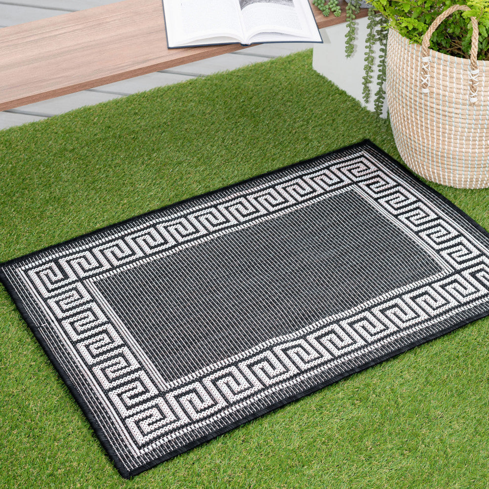 Giovanna Transitional Greek Key Black/Cream Indoor/Outdoor Scatter Mat 2'x3'