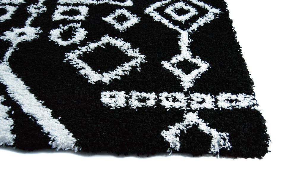 Matlock Spirits Diamonds Shag Rug - White and Black - 5' X 7' 2"