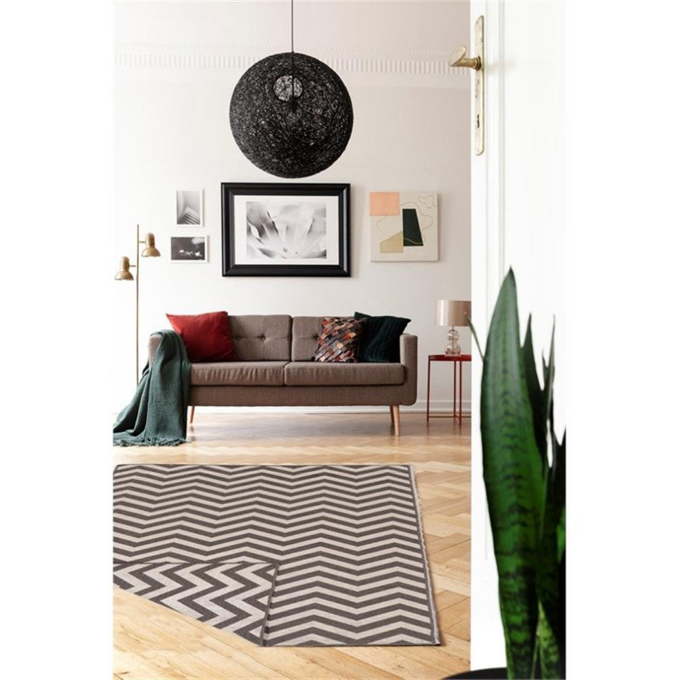Linon Salonika Chevron Reversible Woven Wool 5'x8' Rug in Gray
